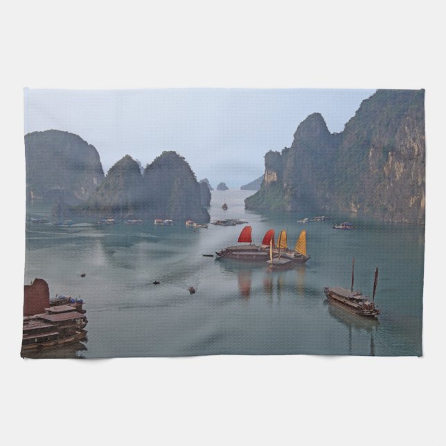 Segelboote in Ha Long Bay - Vietnam, Asien Geschirrtuch (Horizontal)