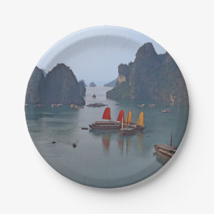 Segelboote in Ha Long Bay - Vietnam, Asien Pappteller