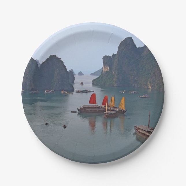 Segelboote in Ha Long Bay - Vietnam, Asien Pappteller (Vorderseite)