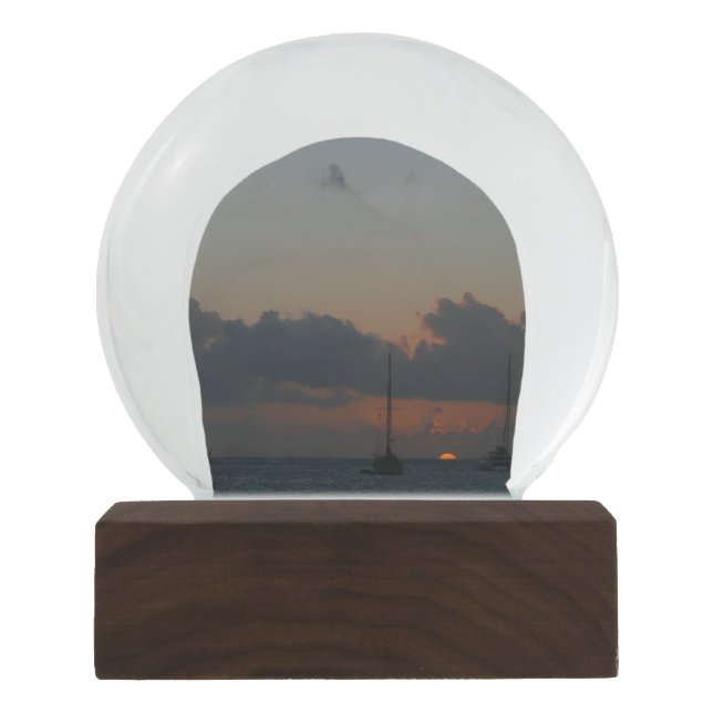 Segelboote in Sunset Tropical Seascape Schneekugel (Vorderseite)