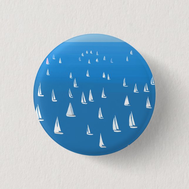Segelboote in tiefblauem Meer - Regatta Sailboote Button (Vorderseite)