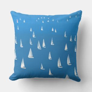 Segelboote in tiefblauem Meer - Regatta Sailboote Kissen
