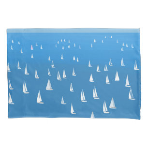 Segelboote in tiefblauem Meer - Regatta Sailboote Kissenbezug