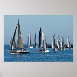 Segelboote kommen in den Kanal. Marina Del Rey, CA Poster