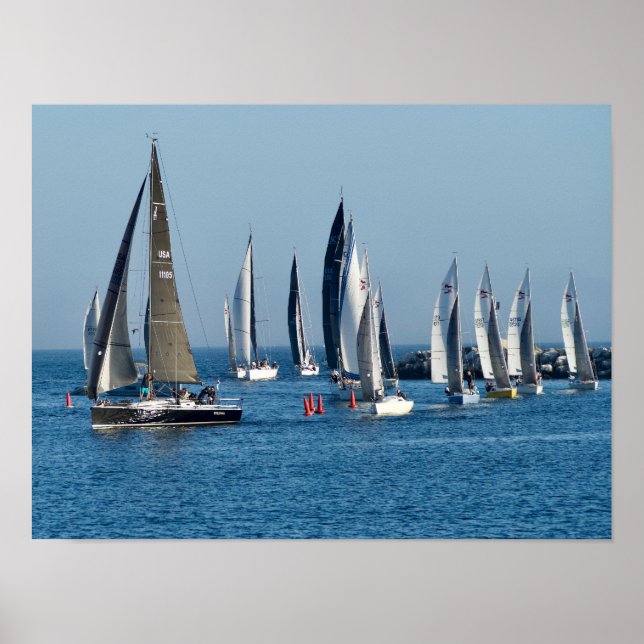 Segelboote kommen in den Kanal. Marina Del Rey, CA Poster (Vorne)