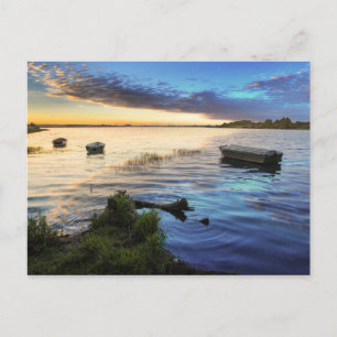 Segelboote reflektieren vom Sonnenuntergang Postkarte