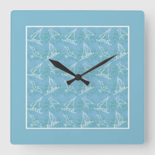 Segelboote und die Maueruhr auf dem Seagulsplatz Quadratische Wanduhr