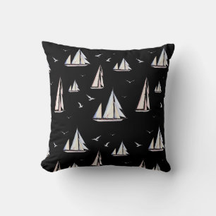 Segelboote und Möwen auf dem Schwarzen Kissen