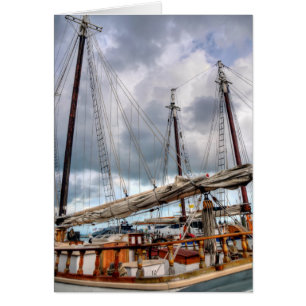 Segelboote werden im Hafen von West Key angedockt