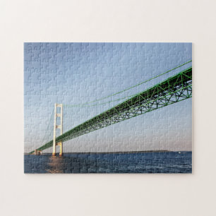 Segeln unter der Mackinac-Brücke