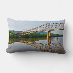 Segeln unter einer Brücke über den Tennessee River Lendenkissen