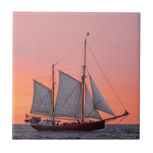 Segelschiff auf dem Hanse Segel in Rostock Fliese