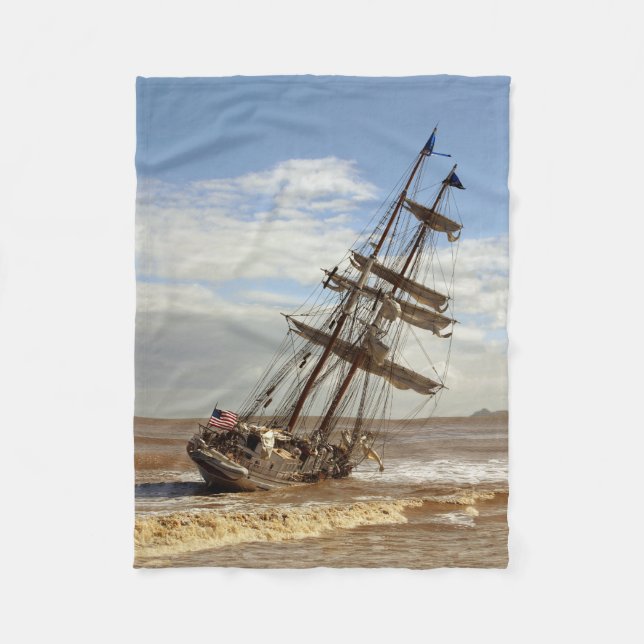 SEGELSCHIFF AUF DEM STRAND FLEECEDECKE (Vorderseite)