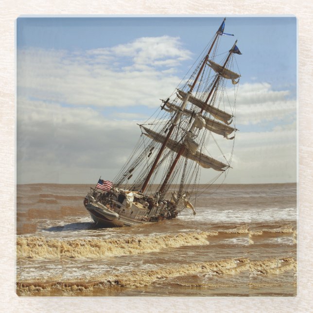 SEGELSCHIFF AUF DEM STRAND GLASUNTERSETZER (Vorderseite)