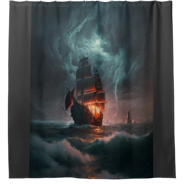 Segelschiff, das Wellen und Sturm im Meer bekämpft Duschvorhang (Vorderseite)