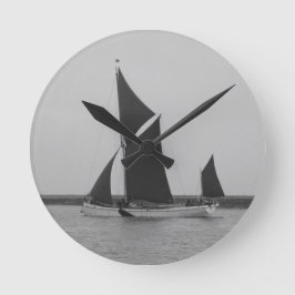 Segelschiff-Erinnerung Runde Wanduhr