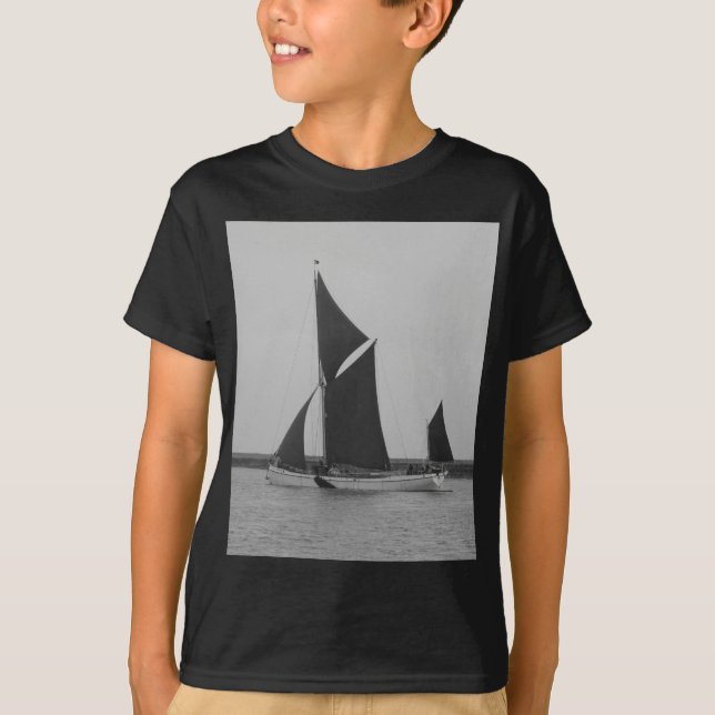 Segelschiff-Erinnerung T-Shirt (Vorderseite)