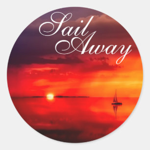Segelt in den Sonnenuntergang Runder Aufkleber