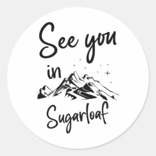 Sehen Sie sich in Sugarloaf Usa Ferienski an Runder Aufkleber