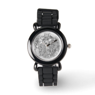 Sehen Sie sich Mädchen bei Kunst und Design an Armbanduhr