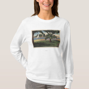 Sehen Sie von Collins-Insel, Segelboot auf Wasser T-Shirt