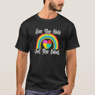 Sehen Sie, wie die Auftritte der Regenbogenautismu T-Shirt