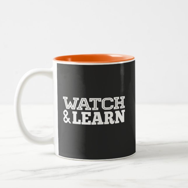Sehen und lernen von weißem Text Zweifarbige Tasse (Links)