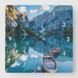 Sehr Coole Kanus am See mit Bergen Quadratische Wanduhr