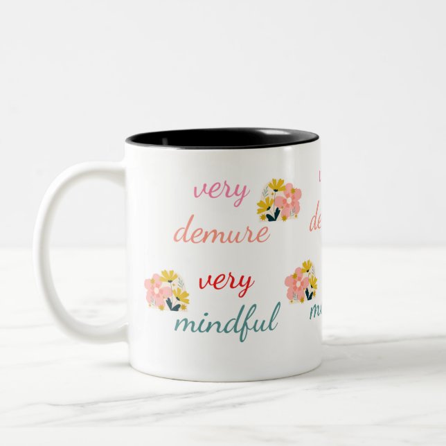 sehr Demure, sehr zurückhaltend Zweifarbige Tasse (Links)