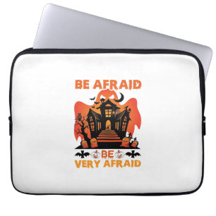 Sehr Halloween Angst einflössendes Spukhaus Kürbis Laptopschutzhülle