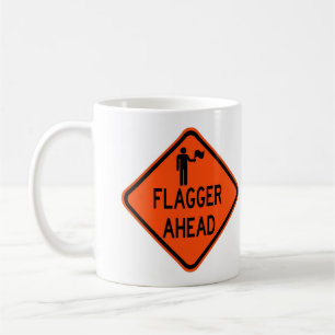 Sehr lustige klassische Flagger vor dem Sign Coffe Kaffeetasse