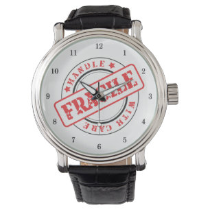 Sehr lustiger FRAGILE-Handling mit sorgfältiger Ar Armbanduhr