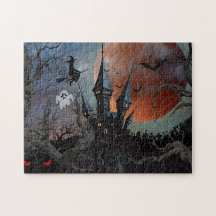 Sehr schreckliche dunkle Halloween-Nacht mit Mond