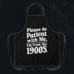 Sei bitte geduldig mit mir, ich bin aus dem 19. Ja Schürze<br><div class="desc">Sei bitte geduldig mit mir,  ich bin aus dem 19. Jahrhundert</div>