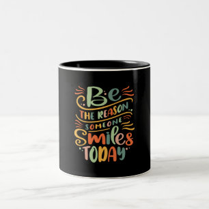 Sei der Grund, warum jemand heute lächelt Inspirat Zweifarbige Tasse