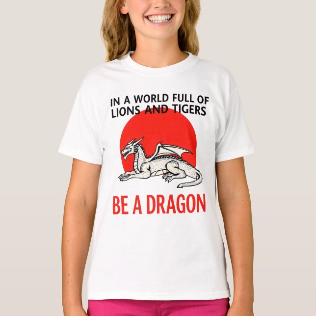 Sei ein Drache - Einzigartiges Fantasy-Design T-Shirt (Vorderseite)