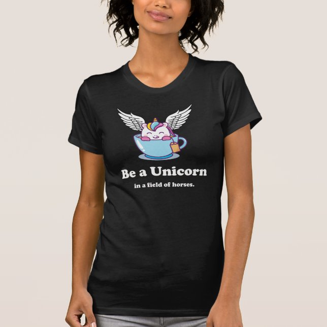 Sei ein Einhorn in Feldpferden T-Shirt (Vorderseite)