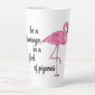 Sei ein Flamingo in einer Schar Tauben Milchtasse