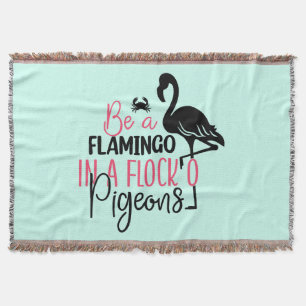 Sei ein Flamingo in einer Schar von Tauben Decke