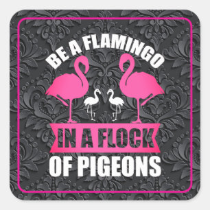 Sei ein Flamingo in einer Schar von Tauben Quadratischer Aufkleber