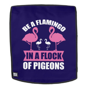 Sei ein Flamingo in einer Schar von Tauben Rucksack