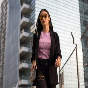 Sei ein Mädchen mit einem Geist, eine Frau mit Ein T-Shirt
