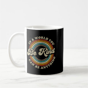 Sei freundlich in einer Welt, in der du alles sein Kaffeetasse