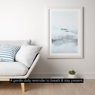 Sei Hier Jetzt – Moderner Minimalistischer Bergpos Poster