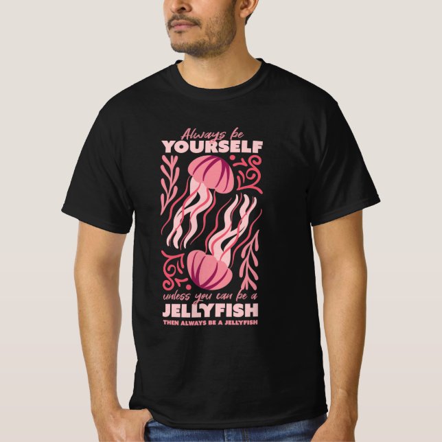 Sei immer du selbst, Tierqualle-Ornament T-Shirt (Vorderseite)