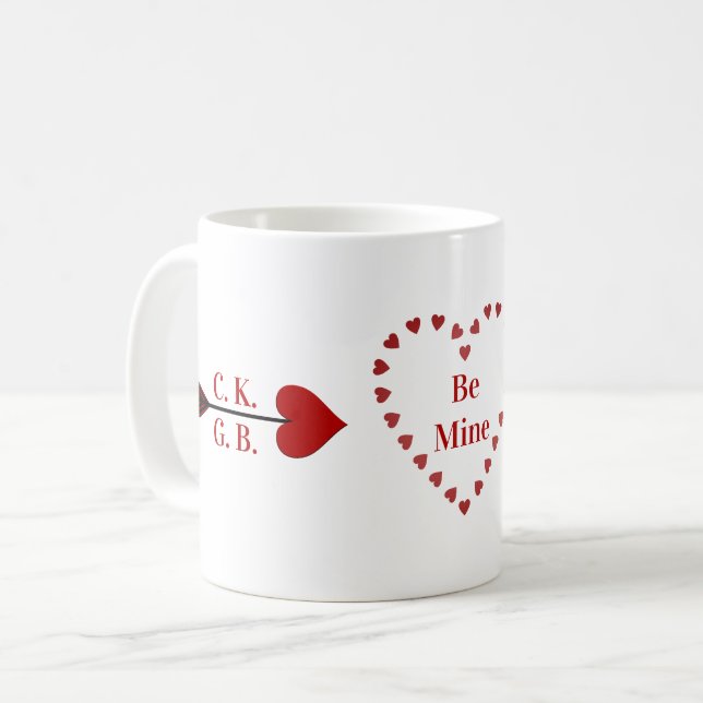 Sei mein! Herzen Cupid Pfeil Initialen Kaffeetasse (Vorderseite Links)
