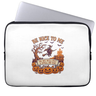Sei nett, ich bin eine Halloween-Hexe Besen Kürbis Laptopschutzhülle