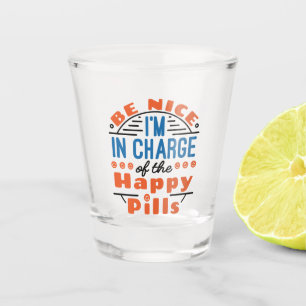 Sei nett, ich bin verantwortlich für die glücklich schnapsglas