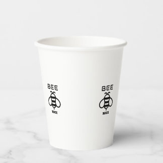 Sei nett mit minimalem Design Pappbecher