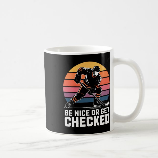 Sei nett oder werde überprüft Retro-Eishockeyspiel Kaffeetasse (Rechts)